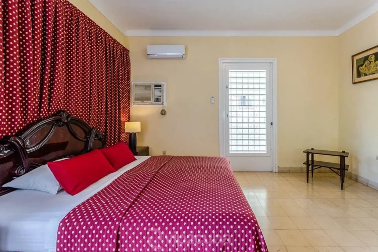 RHPL13 - 4 Yatak Odalı / 4 Banyolu Miramar Havuzlu Art Deco Villa