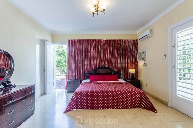 RHPL13 - 4 Yatak Odalı / 4 Banyolu Miramar Havuzlu Art Deco Villa