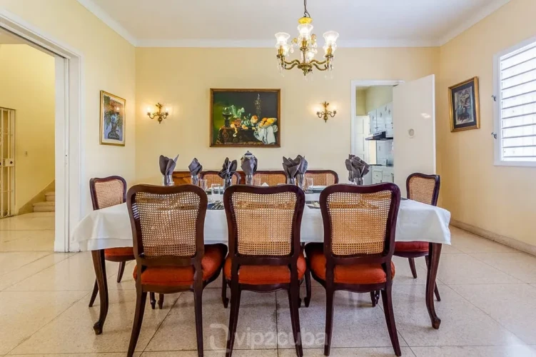 RHPL13 - 4 Yatak Odalı / 4 Banyolu Miramar Havuzlu Art Deco Villa