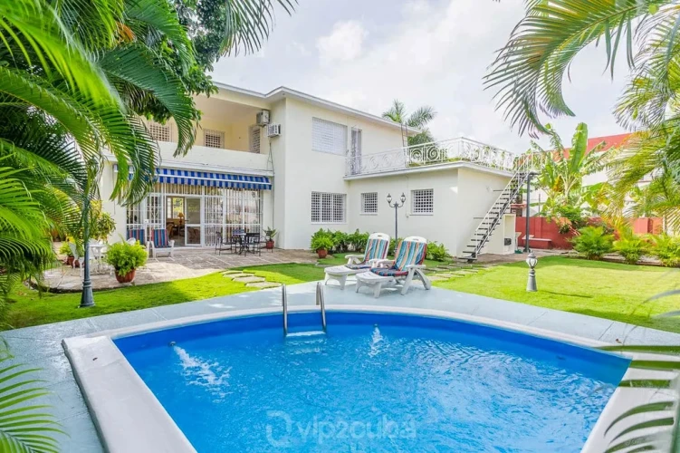 RHPL13 - 4 Yatak Odalı / 4 Banyolu Miramar Havuzlu Art Deco Villa