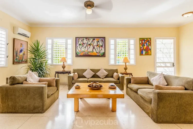 RHPL13 - 4 Yatak Odalı / 4 Banyolu Miramar Havuzlu Art Deco Villa