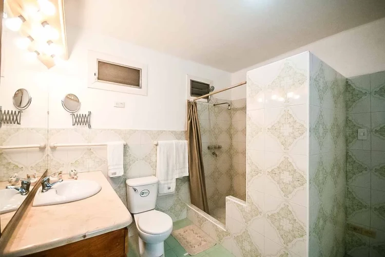 RHPL147 - 5 Yatak Odalı / 4 Banyolu Miramar'da Havuzlu Villa