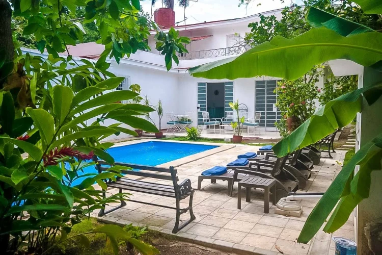RHPL147 - 5 Yatak Odalı / 4 Banyolu Miramar'da Havuzlu Villa