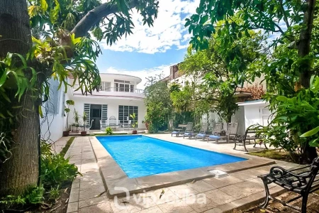 Miramar Havuzlu Villa