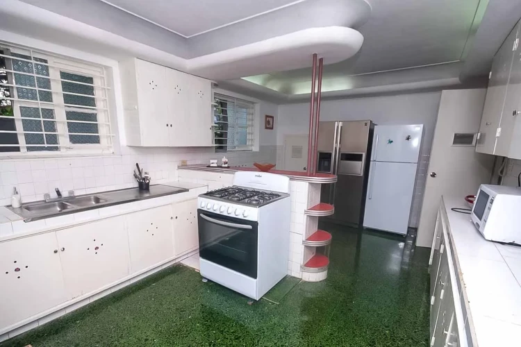 RHPL147 - 5 Yatak Odalı / 4 Banyolu Miramar'da Havuzlu Villa