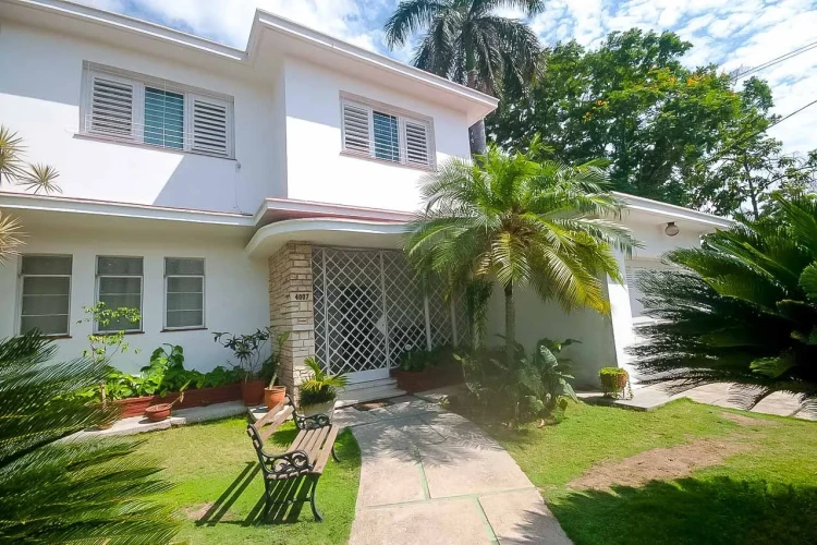 RHPL147 - 5 Yatak Odalı / 4 Banyolu Miramar'da Havuzlu Villa