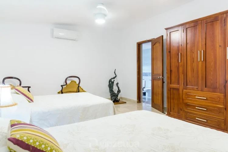RHPL62 - 5 Yatak Odalı / 6 Banyolu Lüks Villa Joan Havuzlu