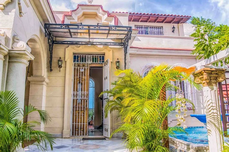RHPL68 - 3 Yatak Odalı / 3 Banyolu Lüks Klasik Villa Regresa 1930 Havuzlu