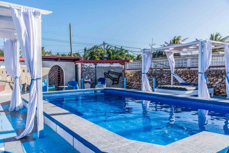 RHPL92 - 4 Yatak Odalı / 3 Banyolu Santa Fe'de Havuzlu Villa/Wifi