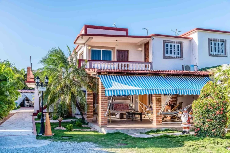 RHPL92 - 4 Yatak Odalı / 3 Banyolu Santa Fe'de Havuzlu Villa/Wifi