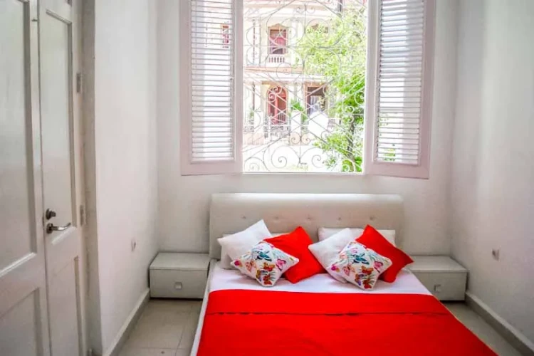 RHPLZ08 - 4 Yatak Odalı / 4 Banyolu Vedado'da Lüks Villa / Wi-Fi