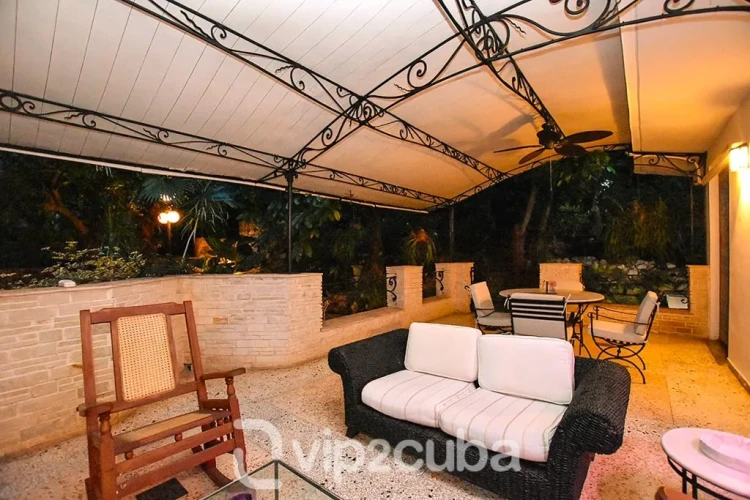 RHPLZ171 Nuevo Vedado'da - 3 Yatak Odalı / 2.5 Banyolu Tropik Cennet