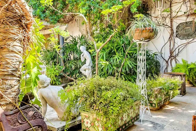 RHPLZ27 – 4 Yatak Odalı / 4 Banyolu Vedado'da Havuzlu Lüks Villa Porteria