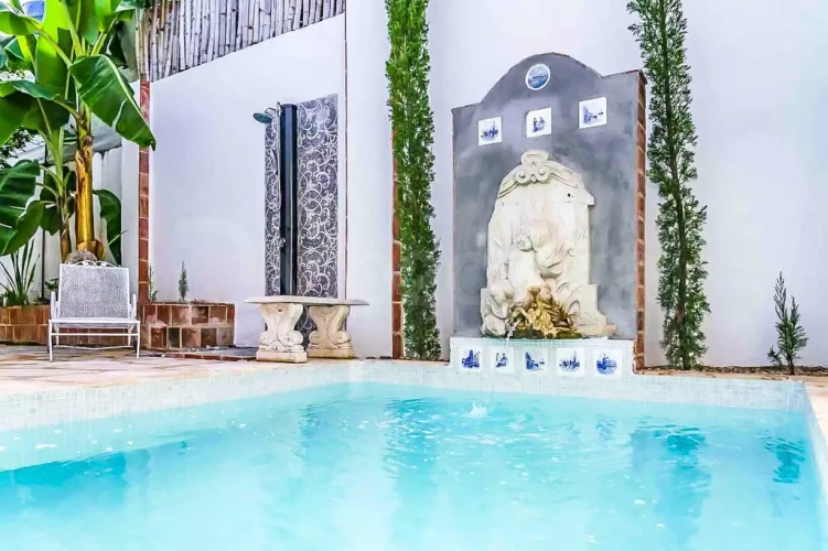 RHPLZ27 – 4 Yatak Odalı / 4 Banyolu Vedado'da Havuzlu Lüks Villa Porteria