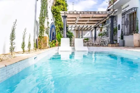 RHPLZ27 – 4 Yatak Odalı / 4 Banyolu Vedado'da Havuzlu Lüks Villa Porteria