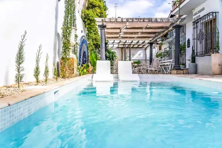 RHPLZ27 – 4 Yatak Odalı / 4 Banyolu Vedado'da Havuzlu Lüks Villa Porteria