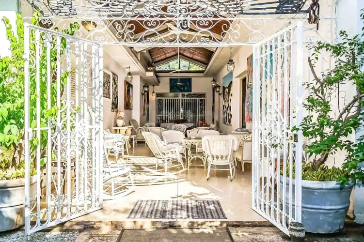 RHPLZ27 – 4 Yatak Odalı / 4 Banyolu Vedado'da Havuzlu Lüks Villa Porteria