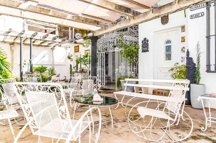 RHPLZ27 – 4 Yatak Odalı / 4 Banyolu Vedado'da Havuzlu Lüks Villa Porteria
