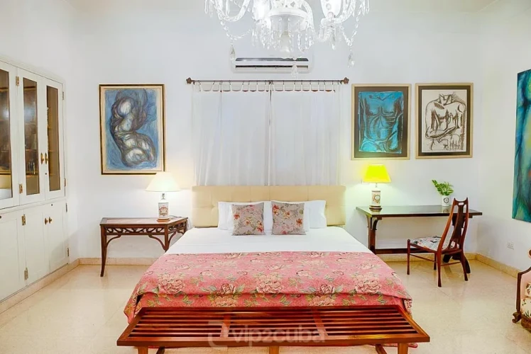 RHPLZ27 – 4 Yatak Odalı / 4 Banyolu Vedado'da Havuzlu Lüks Villa Porteria