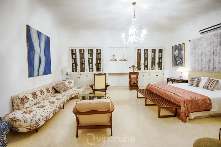 RHPLZ27 – 4 Yatak Odalı / 4 Banyolu Vedado'da Havuzlu Lüks Villa Porteria