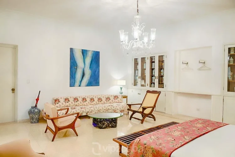 RHPLZ27 – 4 Yatak Odalı / 4 Banyolu Vedado'da Havuzlu Lüks Villa Porteria