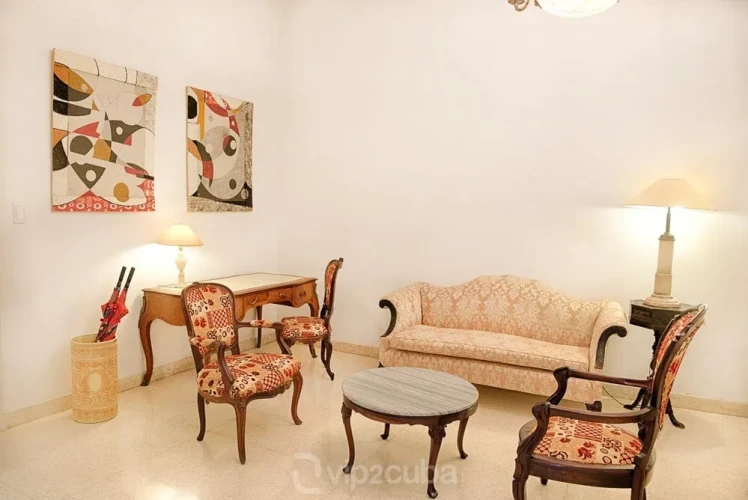 RHPLZ27 – 4 Yatak Odalı / 4 Banyolu Vedado'da Havuzlu Lüks Villa Porteria