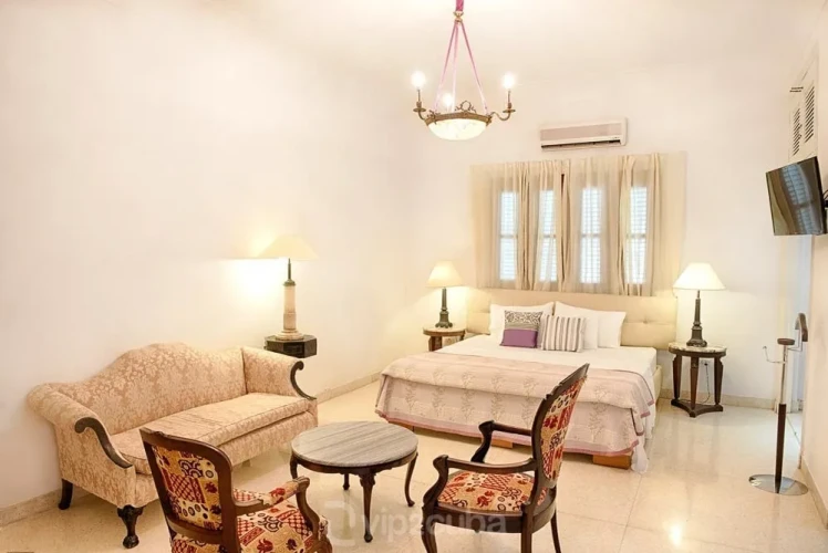 RHPLZ27 – 4 Yatak Odalı / 4 Banyolu Vedado'da Havuzlu Lüks Villa Porteria