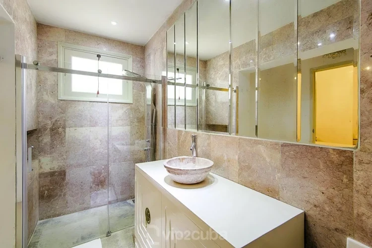 RHPLZ27 – 4 Yatak Odalı / 4 Banyolu Vedado'da Havuzlu Lüks Villa Porteria