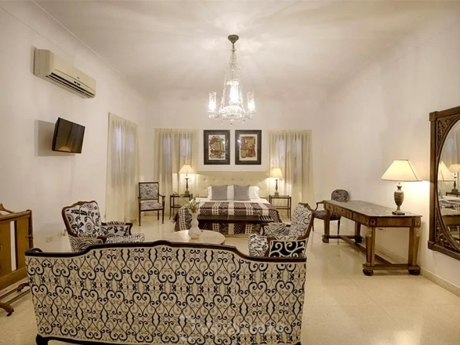 RHPLZ27 – 4 Yatak Odalı / 4 Banyolu Vedado'da Havuzlu Lüks Villa Porteria