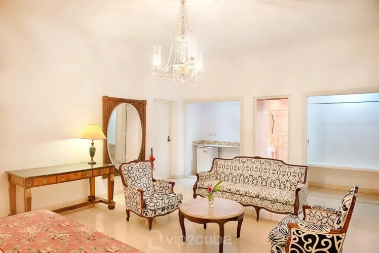 RHPLZ27 – 4 Yatak Odalı / 4 Banyolu Vedado'da Havuzlu Lüks Villa Porteria