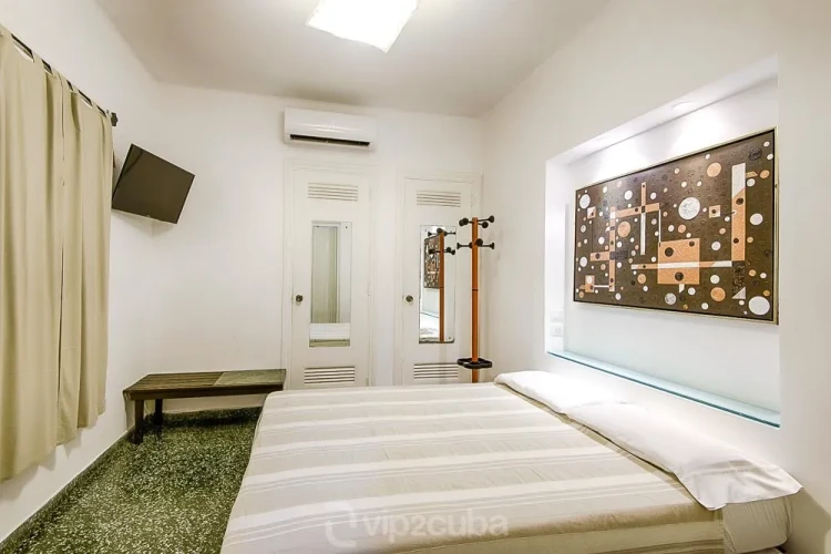 RHPLZ27 – 4 Yatak Odalı / 4 Banyolu Vedado'da Havuzlu Lüks Villa Porteria
