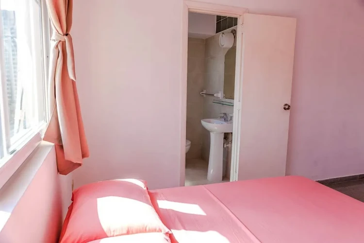 RHPLZ73 - Yatak Odalı / 5 Banyolu 2 katlı Lüks Daire Vedado Malecon/Wifi