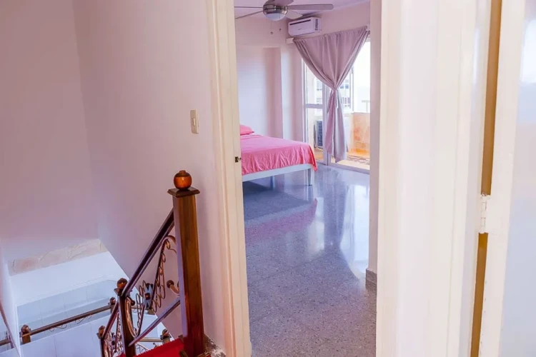 RHPLZ73 - Yatak Odalı / 5 Banyolu 2 katlı Lüks Daire Vedado Malecon/Wifi
