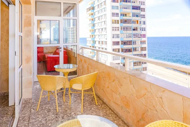 RHPLZ73 - Yatak Odalı / 5 Banyolu 2 katlı Lüks Daire Vedado Malecon/Wifi