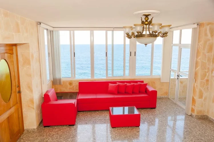 RHPLZ73 - Yatak Odalı / 5 Banyolu 2 katlı Lüks Daire Vedado Malecon/Wifi