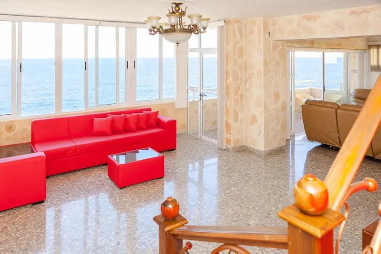 RHPLZ73 - Yatak Odalı / 5 Banyolu 2 katlı Lüks Daire Vedado Malecon/Wifi