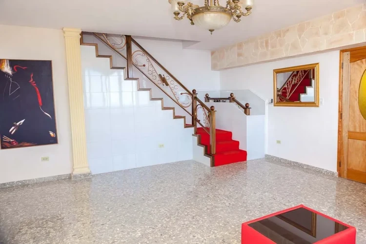RHPLZ73 - Yatak Odalı / 5 Banyolu 2 katlı Lüks Daire Vedado Malecon/Wifi