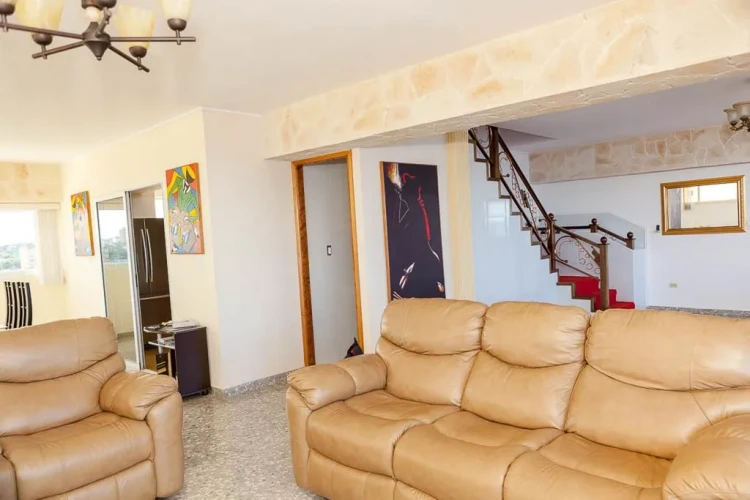 RHPLZ73 - Yatak Odalı / 5 Banyolu 2 katlı Lüks Daire Vedado Malecon/Wifi
