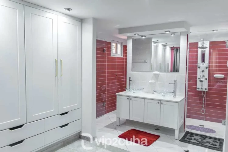 RHPL35 - 5 Yatak Odalı / 6 Banyolu Villa Ray, Miramar, Havuzlu