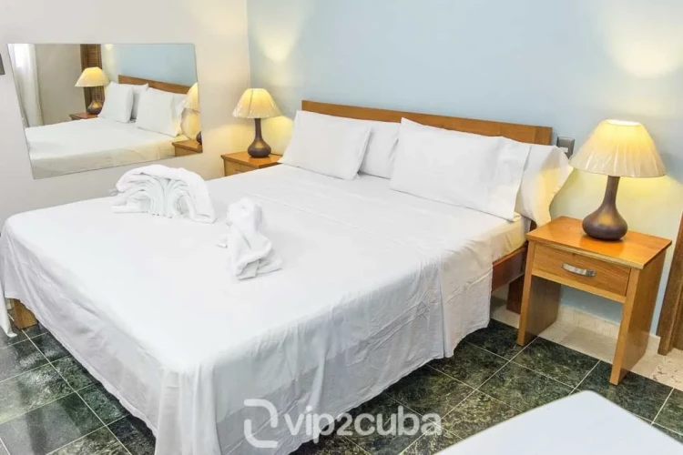 RHPL35 - 5 Yatak Odalı / 6 Banyolu Villa Ray, Miramar, Havuzlu