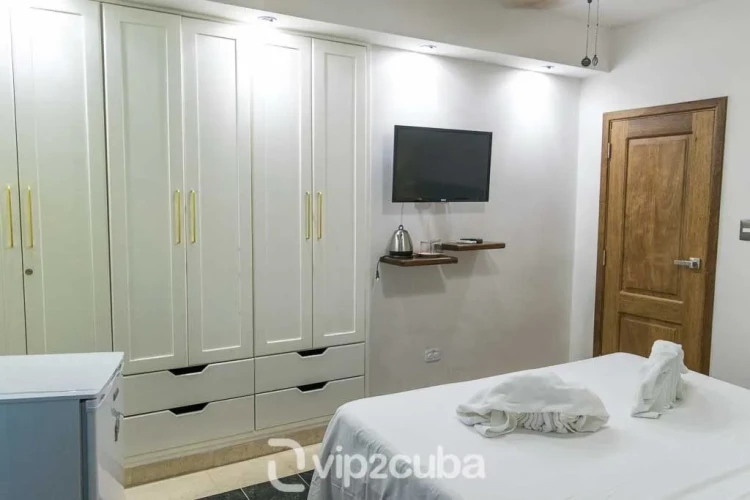 RHPL35 - 5 Yatak Odalı / 6 Banyolu Villa Ray, Miramar, Havuzlu