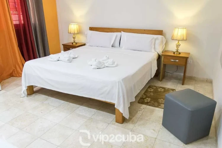 RHPL35 - 5 Yatak Odalı / 6 Banyolu Villa Ray, Miramar, Havuzlu