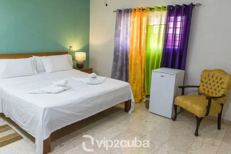 RHPL35 - 5 Yatak Odalı / 6 Banyolu Villa Ray, Miramar, Havuzlu