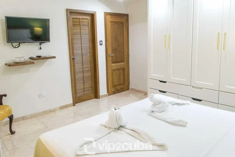 RHPL35 - 5 Yatak Odalı / 6 Banyolu Villa Ray, Miramar, Havuzlu