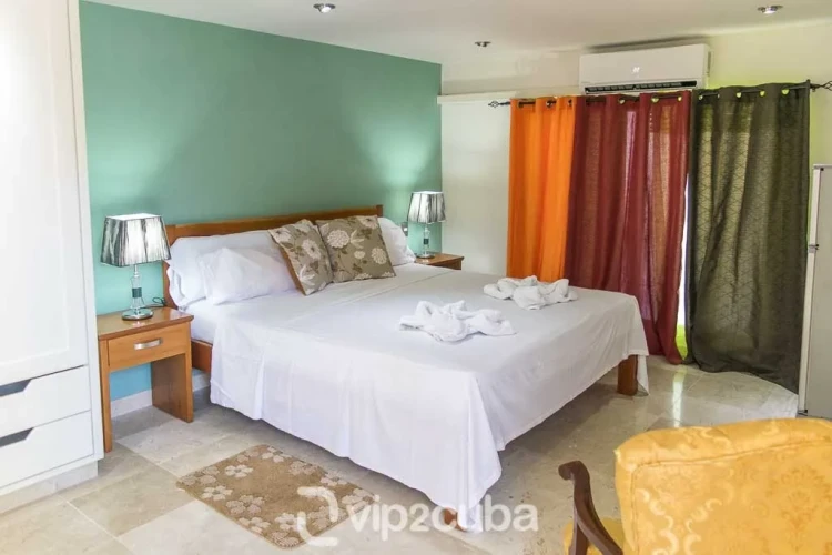 RHPL35 - 5 Yatak Odalı / 6 Banyolu Villa Ray, Miramar, Havuzlu