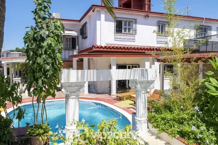 RHPL35 - 5 Yatak Odalı / 6 Banyolu Villa Ray, Miramar, Havuzlu