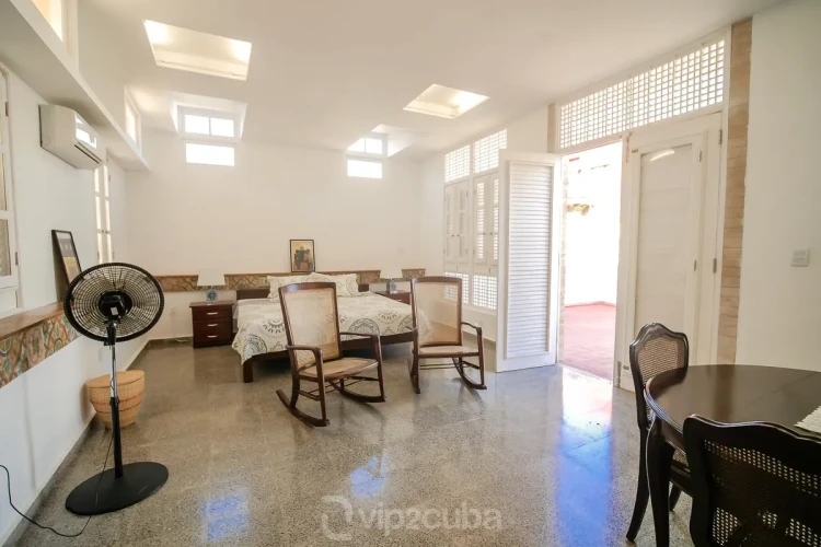 RHHV02 Eski Havana Etkileyici 6 Yatak Odalı Villa