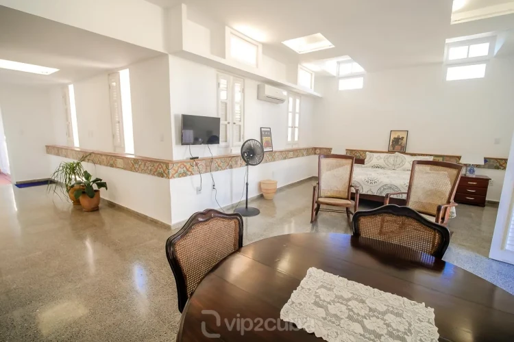 RHHV02 Eski Havana Etkileyici 6 Yatak Odalı Villa