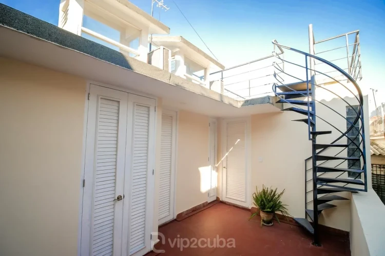 RHHV02 Eski Havana Etkileyici 6 Yatak Odalı Villa