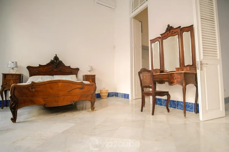 RHHV02 Eski Havana Etkileyici 6 Yatak Odalı Villa